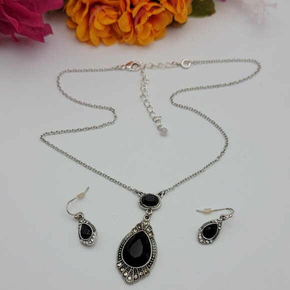 Vintage Black Rhinestone Teardrop Necklace & Earrings Set Silver Tone NRT AVON - Picture 1 of 9